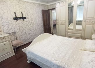 Сдается трехкомнатная квартира, 90 м2, Ставропольский край, Ессентукская улица, 72