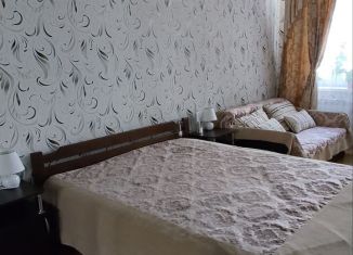 Сдается в аренду двухкомнатная квартира, 70 м2, Ялта, Заречная улица, 10