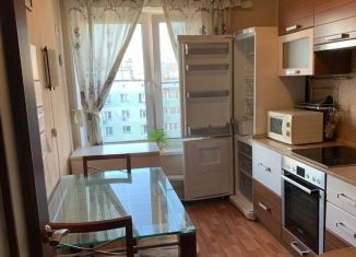 3-комнатная квартира в аренду, 78 м2, Москва, улица Маршала Захарова, 21к2, метро Царицыно