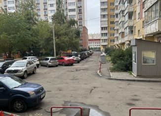 Сдаю в аренду трехкомнатную квартиру, 68 м2, Красноярск, улица Алексеева, 99