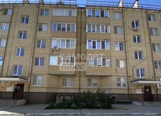 Продаю 2-комнатную квартиру, 61 м2, Элиста, улица Юрия Клыкова, 81Г