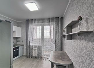 Сдам 1-ком. квартиру, 38 м2, Оренбург, Пролетарская улица, 292