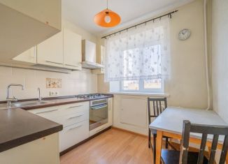 Продажа трехкомнатной квартиры, 51 м2, Екатеринбург, улица Бажова, 122, метро Площадь 1905 года