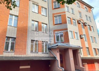 Продается 3-комнатная квартира, 137.1 м2, Киров, Московская улица, 23А