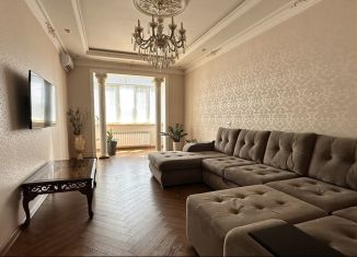 Сдам 3-ком. квартиру, 105 м2, Дагестан, улица Алфёрова, 5Б