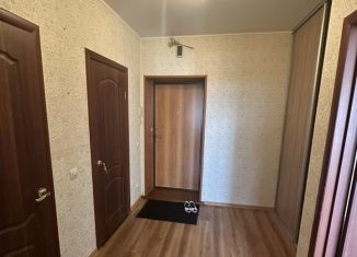 Сдам в аренду 1-ком. квартиру, 37 м2, посёлок городского типа Петра Дубрава, улица Коммунаров, 6А