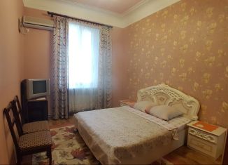 2-комнатная квартира в аренду, 62 м2, Евпатория, улица Кирова, 3