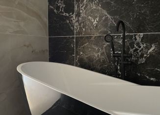 Продам четырехкомнатную квартиру, 72 м2, деревня Новолисиха, Австрийский квартал, 24