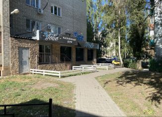 Продаю помещение свободного назначения, 100 м2, Балаково, Трнавская улица, 1