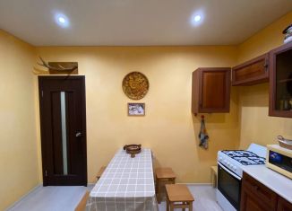 Продается 2-комнатная квартира, 48 м2, Алушта, улица Пуцатова, 23А