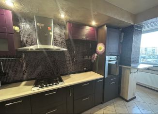 Сдам 2-комнатную квартиру, 59.4 м2, Псков, Коммунальная улица, 81