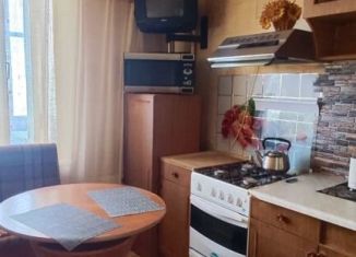 Сдам в аренду 2-ком. квартиру, 54 м2, Армавир, улица Ефремова, 133