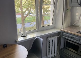 2-комнатная квартира в аренду, 50 м2, Майкоп, улица Димитрова, 11/1