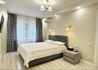 Сдам 2-комнатную квартиру, 55 м2, Сочи, улица Роз, 39