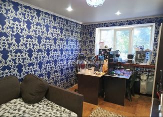 Продается 2-ком. квартира, 37 м2, Симферополь, улица Генерала Захарова, 3