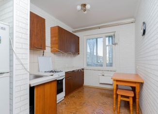 Продаю 3-ком. квартиру, 65 м2, Симферополь, улица Маршала Жукова, 3