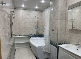 Продается трехкомнатная квартира, 91.4 м2, Киров, улица Труда, 37А