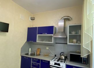 Продажа 2-ком. квартиры, 56 м2, Октябрьский, улица Лермонтова, 12