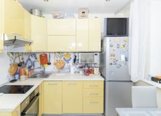 Сдаю в аренду 2-ком. квартиру, 50 м2, Тюмень, улица Немцова, 39