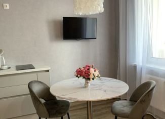 Сдам в аренду 2-ком. квартиру, 40 м2, Казань, улица Космонавтов, 61Е