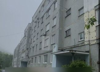 Сдача в аренду 2-комнатной квартиры, 55 м2, Приморский край, улица Адмирала Угрюмова, 7