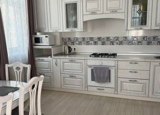 Сдам в аренду 2-ком. квартиру, 68 м2, Татарстан, улица Каюма Насыри, 42