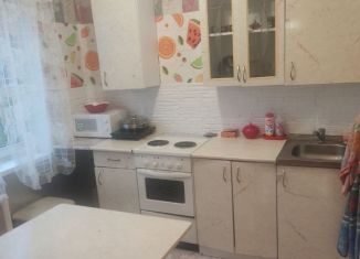 Сдается трехкомнатная квартира, 59 м2, Усолье-Сибирское, улица Луначарского, 23