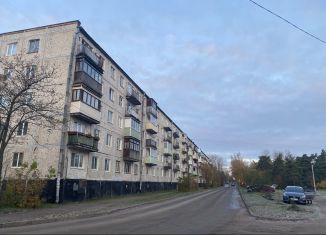 Продам 2-ком. квартиру, 43.3 м2, Ленинградская область, улица Петра Лаврова, 4