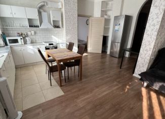 Сдам 2-ком. квартиру, 70 м2, Казань, улица Бехтерева, 9А