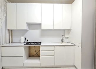 Продается двухкомнатная квартира, 68 м2, Ставрополь, улица 45-я Параллель, 36