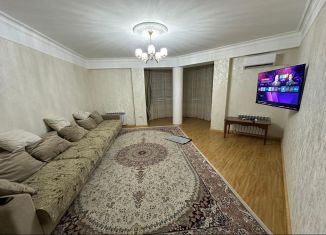 Сдается 2-ком. квартира, 70 м2, Махачкала, Шёлковая улица, 19