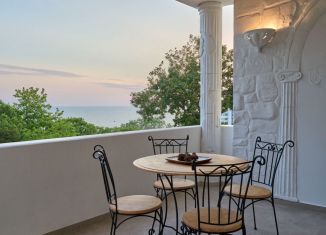 Сдается в аренду 4-ком. квартира, 250 м2, Сочи, Курортный проспект, 95А