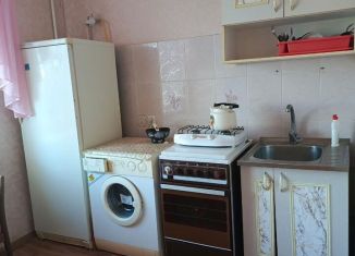 Сдаю в аренду 1-ком. квартиру, 38 м2, Брянск, улица Брянского Фронта, 10