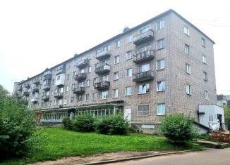 Продажа четырехкомнатной квартиры, 70 м2, Волхов, проспект Державина, 48