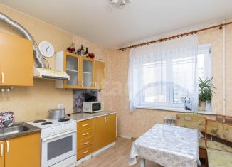 Продам 2-ком. квартиру, 57.4 м2, Тюмень, улица Прокопия Артамонова, 8