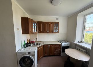 2-ком. квартира в аренду, 60 м2, Махачкала, проспект Имама Шамиля, 56