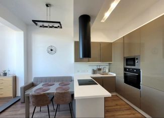 Сдача в аренду 2-ком. квартиры, 72 м2, Петергоф, Чичеринская улица, 2, ЖК Университетский Петергоф