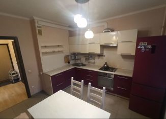 Сдам в аренду 1-комнатную квартиру, 40.9 м2, Среднеуральск, Набережная улица, 1В