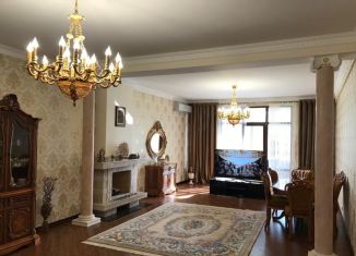 Продам трехкомнатную квартиру, 139 м2, Махачкала, улица Вузовское Озеро, 6