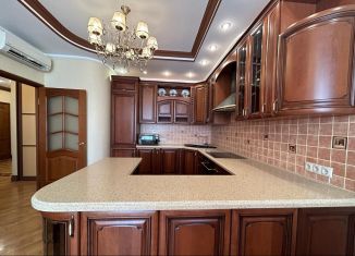 Продаю 4-комнатную квартиру, 173.4 м2, Ставрополь, улица Мира, 282/2