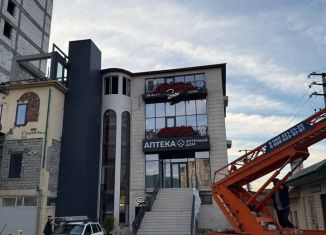 Сдам в аренду торговую площадь, 127 м2, Махачкала, проспект Казбекова, 1