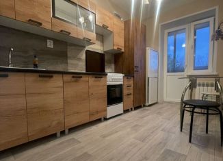 Сдается однокомнатная квартира, 38 м2, Ярославль, улица Александра Додонова, 8к7