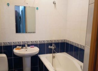 Сдаю в аренду 1-ком. квартиру, 43 м2, Курск, Хуторская улица, 12Г