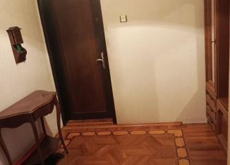 Трехкомнатная квартира на продажу, 70 м2, Хасавюрт, улица Батырмурзаева, 8