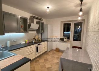 Сдача в аренду трехкомнатной квартиры, 80 м2, Республика Башкортостан, Владивостокская улица, 10