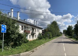 Продажа 3-ком. квартиры, 40 м2, Тутаев, улица Петра Шитова, 72