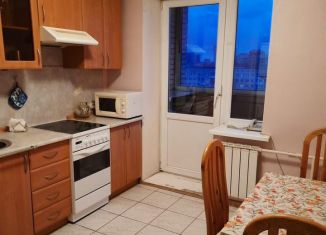 Сдам в аренду 1-комнатную квартиру, 45 м2, Санкт-Петербург, улица Подвойского, 18к2