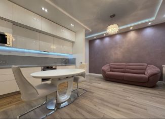 Продаю 2-ком. квартиру, 71.6 м2, Киров, Никитская улица, 100