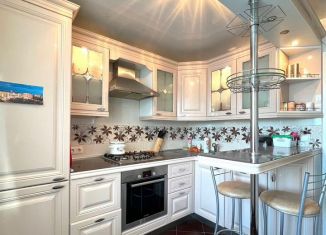 Сдается в аренду 2-комнатная квартира, 60 м2, Верхняя Пышма, улица Уральских Рабочих, 42