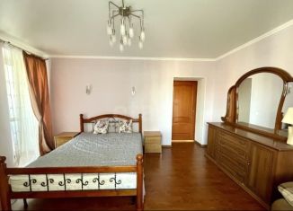 Продам 2-ком. квартиру, 74.5 м2, Тюмень, улица Грибоедова, 15к2